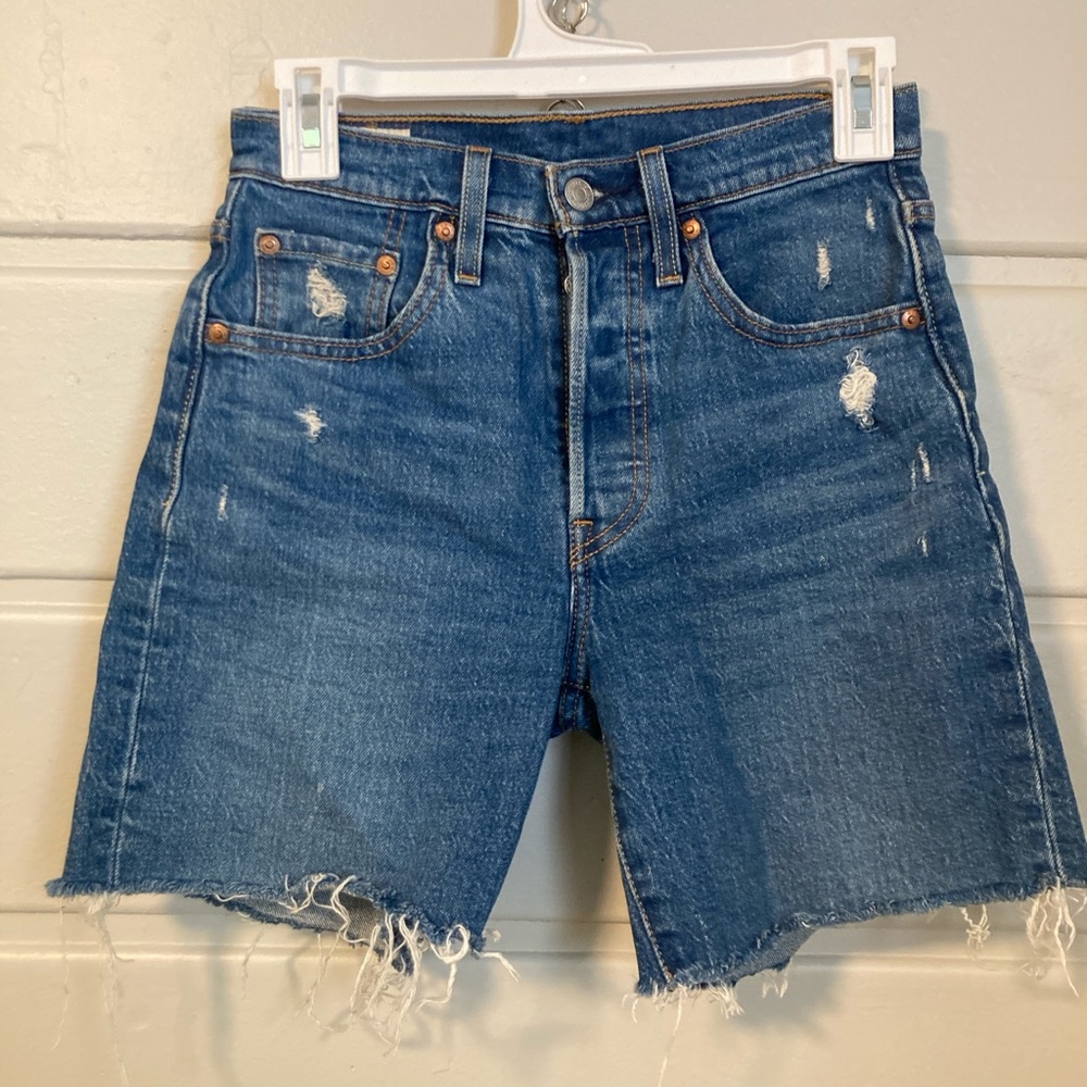 Levi’s 501 Size 25 Mid Length Medium Blue Shorts